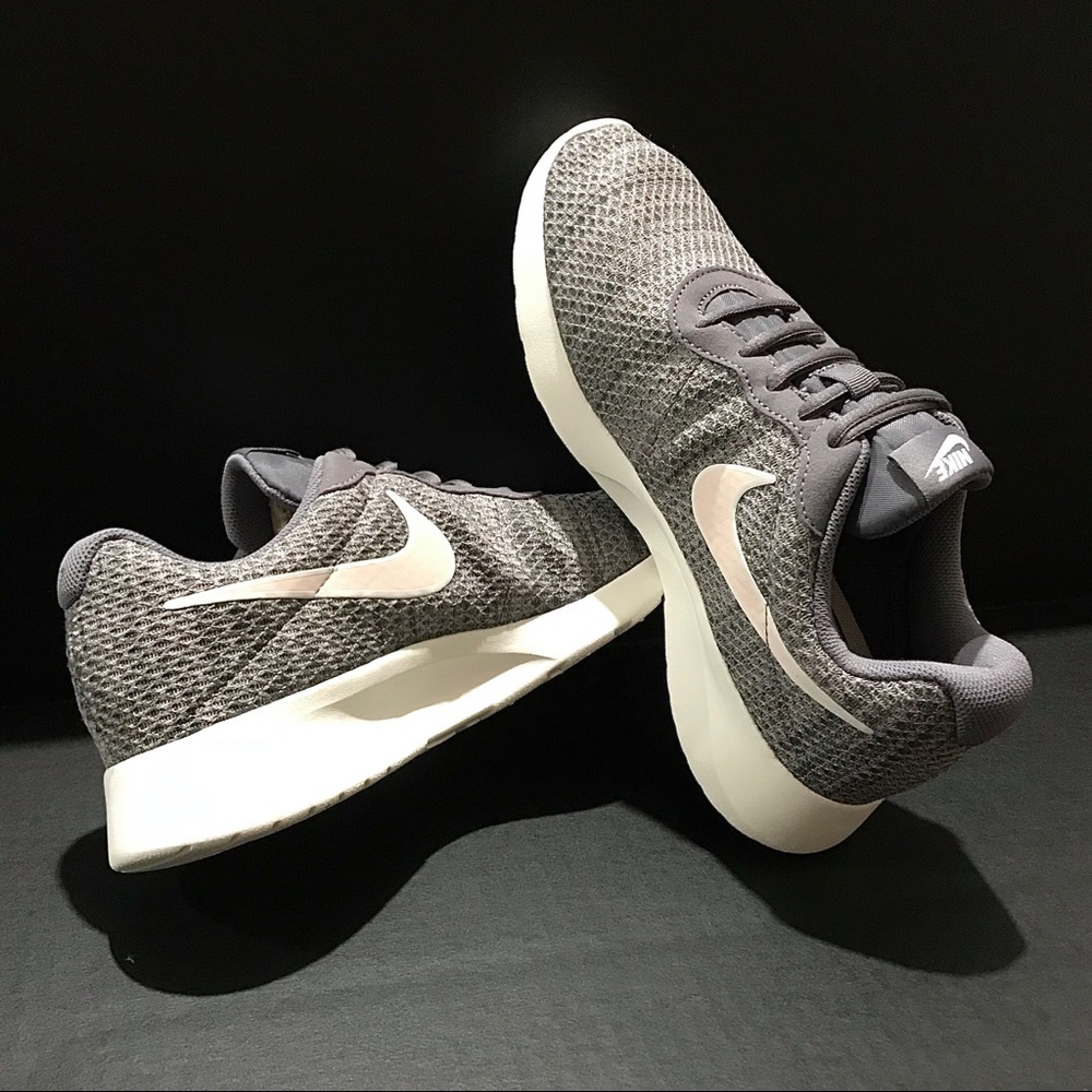 NIB Women’s Nike Tanjun Premium Casual Sneakers